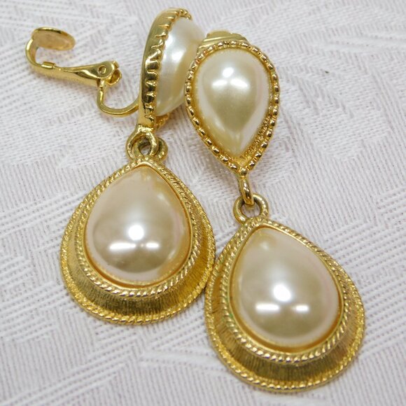 Vintage Sarah Conventry Clip-On Earrings - Picture 1 of 10